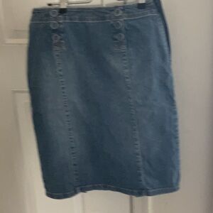 J. Jill Classic Blue Denim Knee-Length Skirt - Size 6 - Classic Stretch